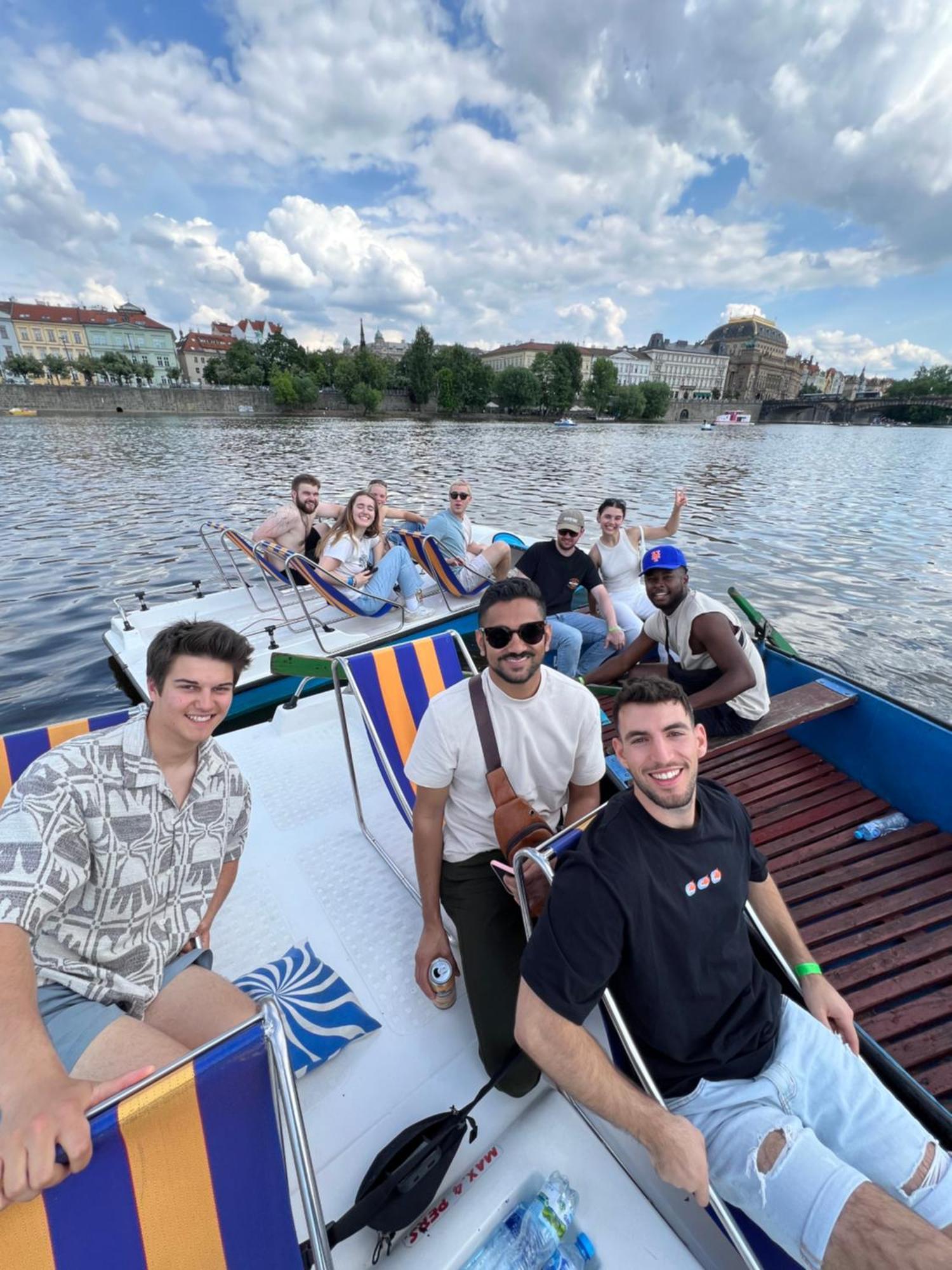 Onefam Home Praha Bagian luar foto